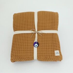 Waffle Weave Blanket in Warm Brown